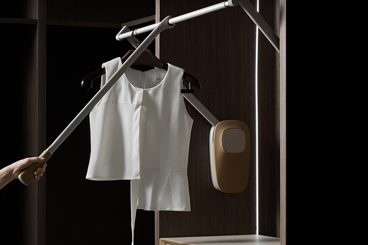 Lifting Clothes Hanger